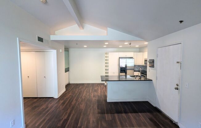 Rancho Bernardo Top Level 2 Bedroom/2 Bathroom Condo!