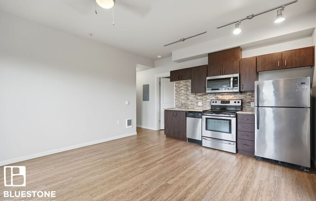 2 beds, 1 bath, 622 sqft, $1,575, Unit 212