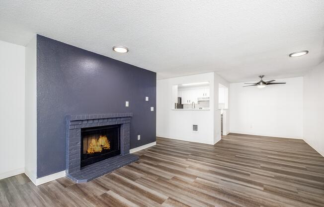 2 beds, 2 baths, 915 sqft, $2,295