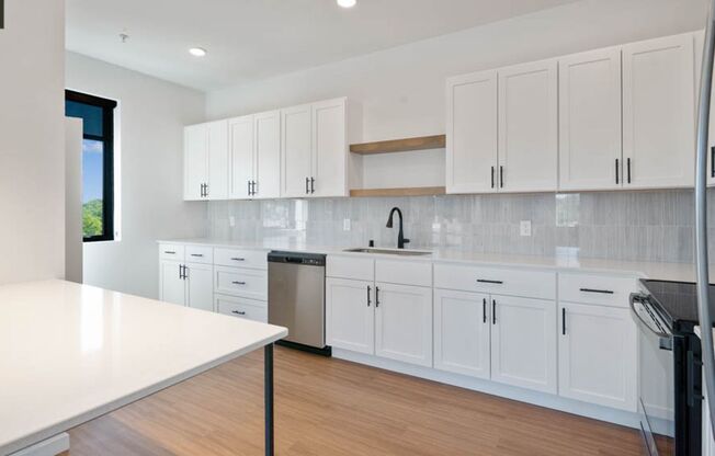 2 beds, 2 baths, 1,016 sqft, $2,550, Unit 502