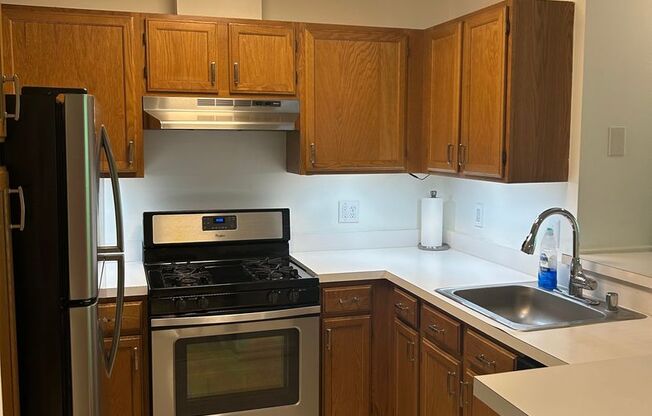 2 Bedroom Condominium in Sought After Community!