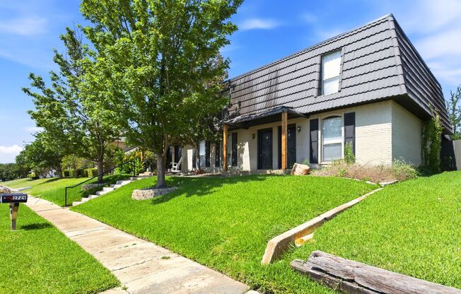 2729 Hurstview Drive