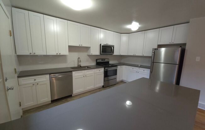 2 beds, 1 bath, $3,600, Unit 821