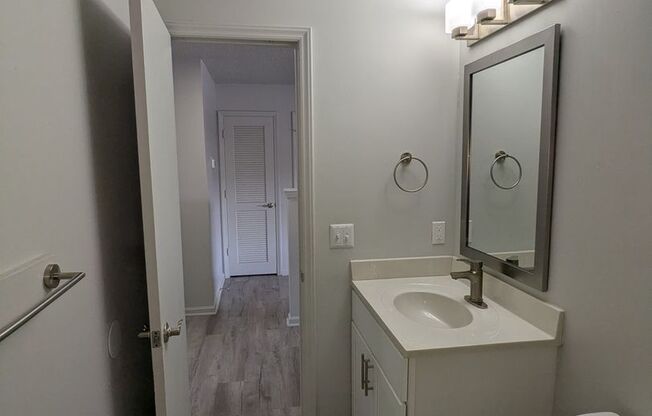 2 beds, 1 bath, 855 sqft, $1,099, Unit 3364-17