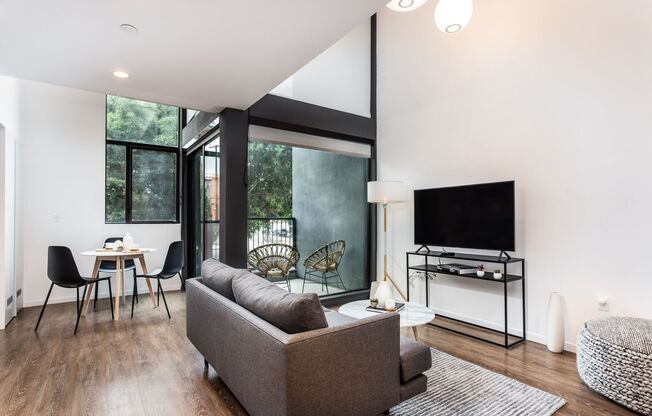 1 bed, 1 bath, 733 sqft, $2,895, Unit 219