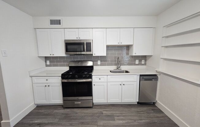 2 beds, 1 bath, 850 sqft, $1,295, Unit 03
