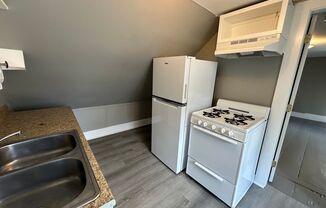 2 beds, 1 bath, $1,950, Unit 3