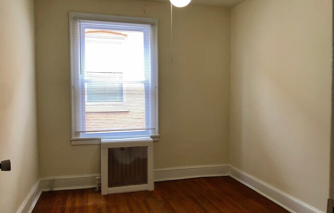 3 beds, 1 bath, 1,000 sqft, $1,850, Unit 3033 N. Calvert St. C5