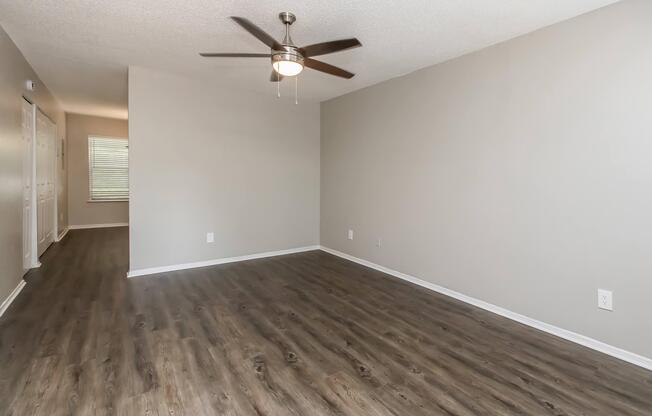 3 beds, 2 baths, 1,096 sqft, $1,550