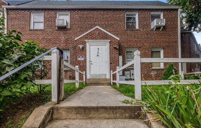 316 18th Pl NE