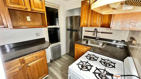 2 beds, 1 bath, $2,400, Unit 2