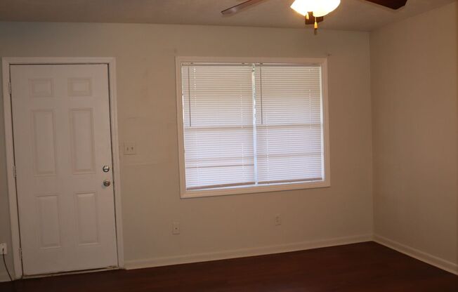 3 beds, 1 bath, $850