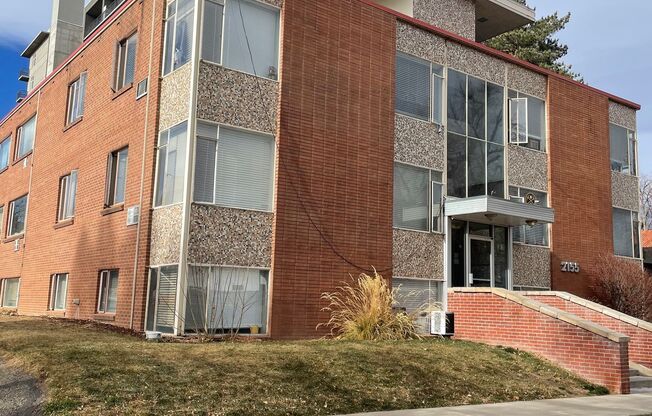 Great Location walking distance to DU campus