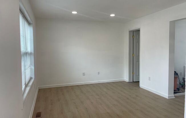 Newly Remodeled 3BR/1.5BA Duplex in Huntersville