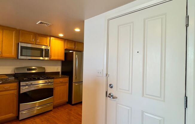 Charming 1 Bedroom/1 Bathroom Apartment Unit with In-Unit Laundry in Downtown Baltimore, MD!