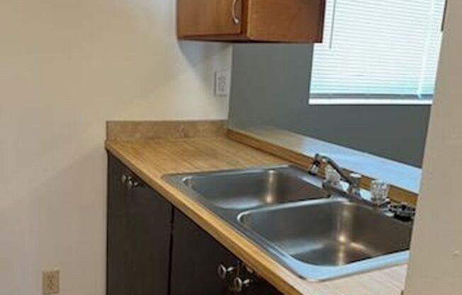 1 bed, 1 bath, $800, Unit Unit 4