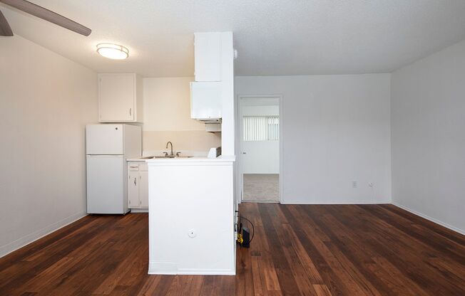 1 bed, 1 bath, $1,795, Unit 28