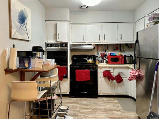 2 beds, 1 bath, $2,350, Unit 2