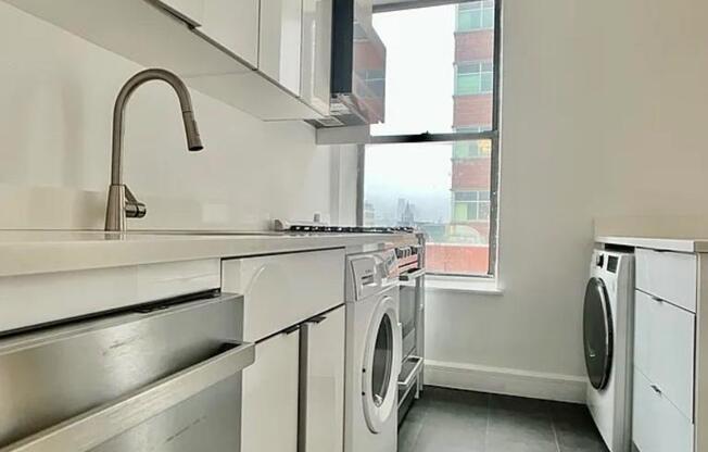 101 W 126 ST