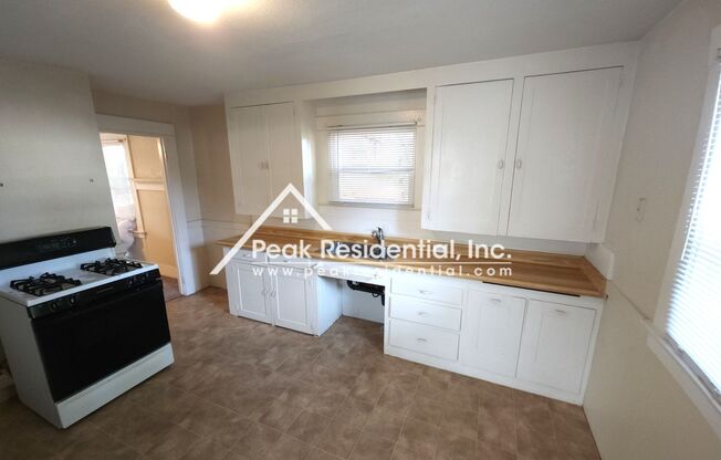 Cute 2 bd/1 ba Roseville House