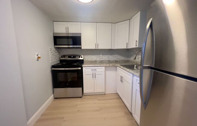 2 beds, 1 bath, 800 sqft, $2,095, Unit 02