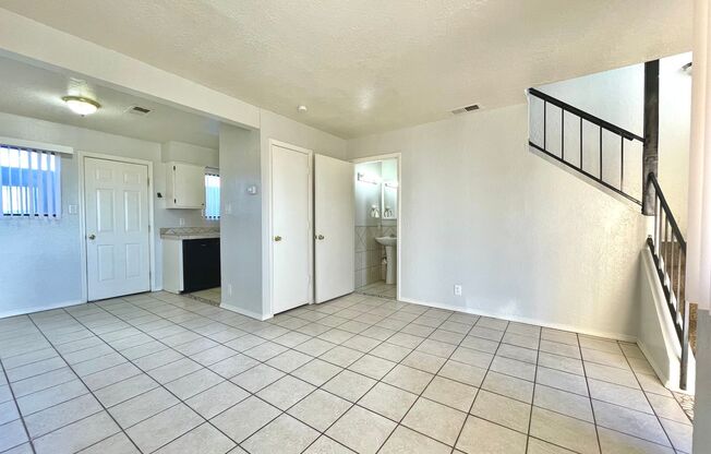 2 beds, 1.5 baths, 800 sqft, $995, Unit Unit 15