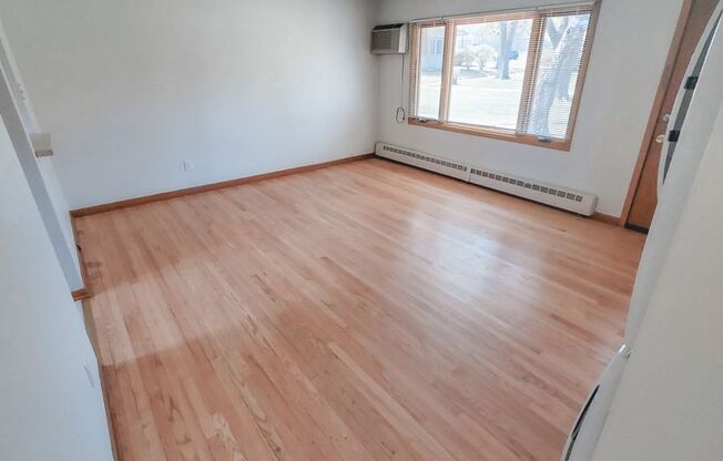 2 beds, 1 bath, 775 sqft, $1,379, Unit 2346-2