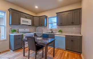 831 S 31 ST