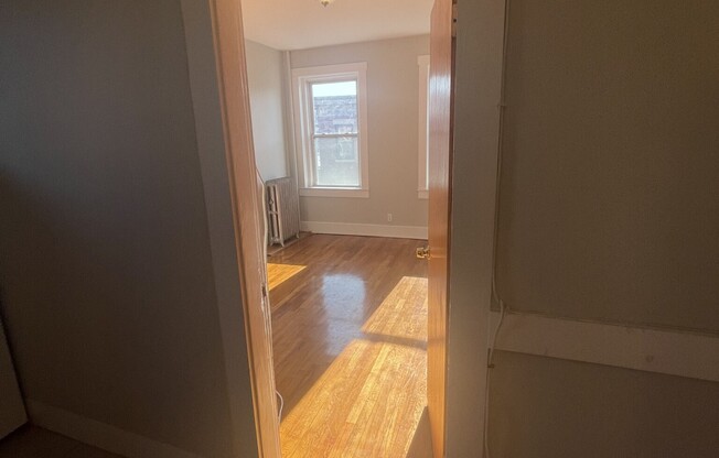 1 bed, 1 bath, $2,800, Unit 16