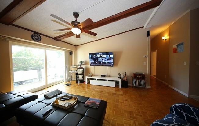57 BROADLAWN