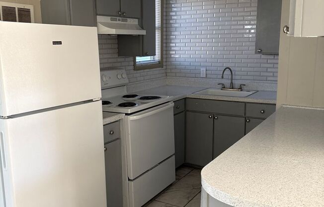2 beds, 1.5 baths, 870 sqft, $1,175, Unit C07