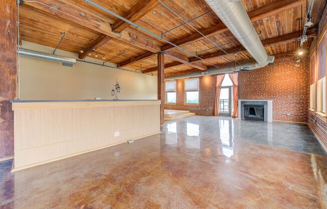 Huge Luxury 2 Story Condo with Private Rooftop Deck!