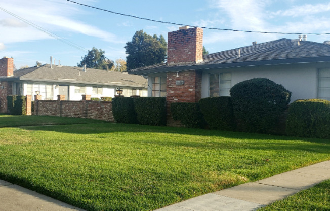 4572 E Sierra Madre Ave