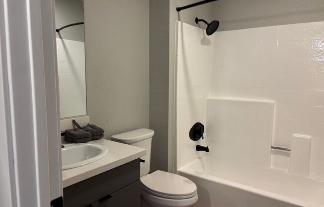 2 beds, 2 baths, 910 sqft, $2,720, Unit 7J