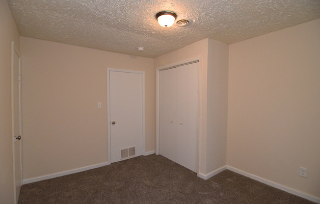 3 beds, 1 bath, $835