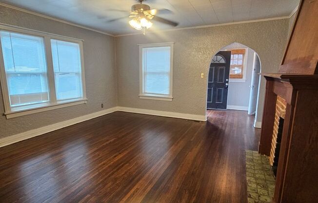 2 beds, 1 bath, 1,200 sqft, $1,250, Unit 1115 S Gary Pl