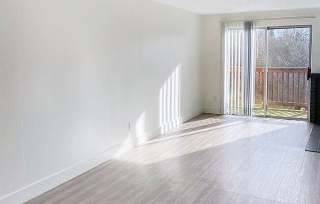 2 beds, 1 bath, 886 sqft, $1,575, Unit 117