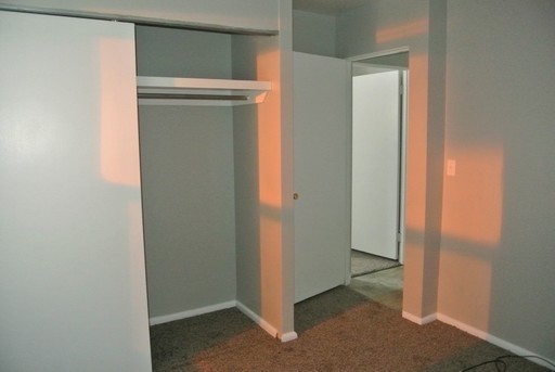 2 beds, 1 bath, $575, Unit 5