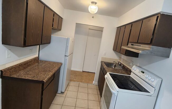 1 bed, 1 bath, 695 sqft, $1,330, Unit JER & Associates 5830-2D