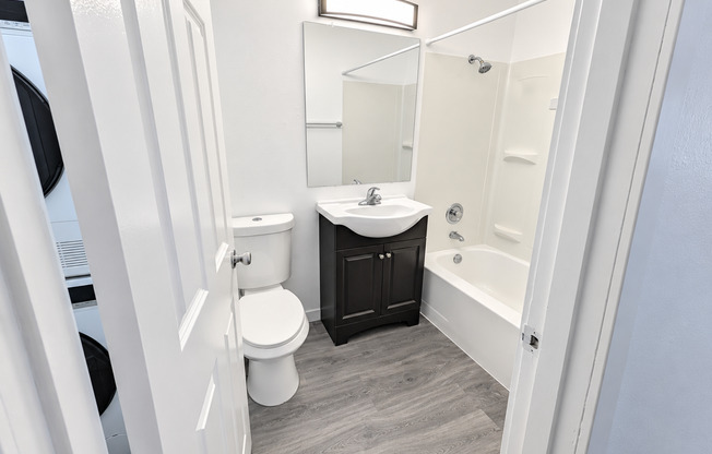1 bed, 1 bath, 632 sqft, $1,450, Unit 27