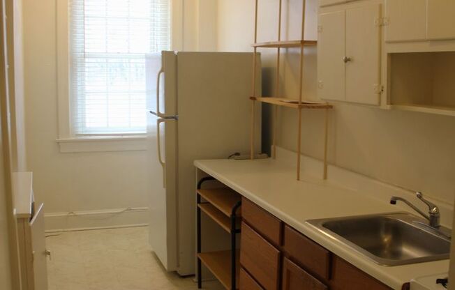 1 bed, 1 bath, 745 sqft, $1,795, Unit 906 #305