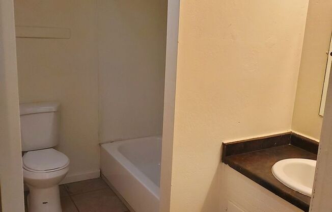 1305 Dickerson