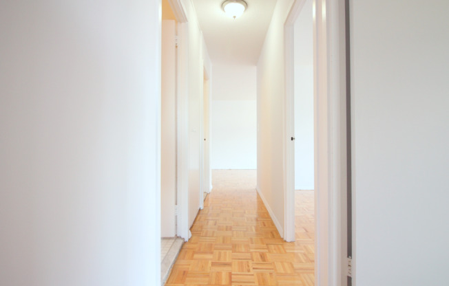 3 beds, 1.5 baths, $9,000, Unit 22G