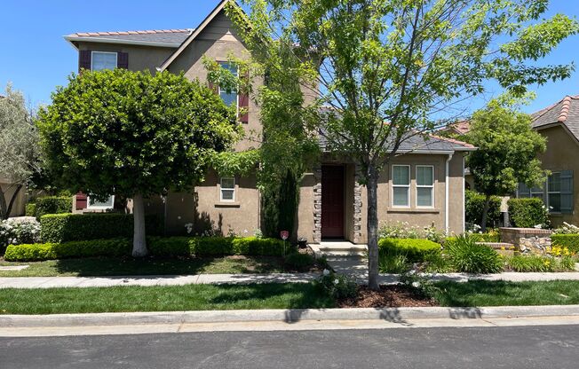 Harlan Ranch Community home offering nice amenities, community access and Clovis Schools.