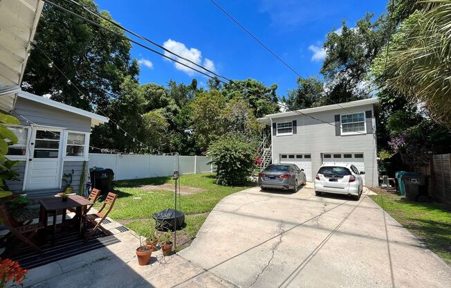 Above Detached Garage 1/1 in Colonialtown North
