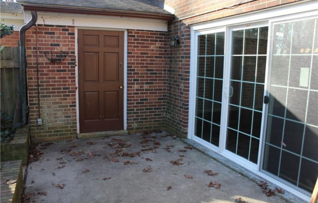 121 CHARLESTOWNE CIR