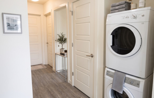 3 beds, 1 bath, $2,895, Unit R-412