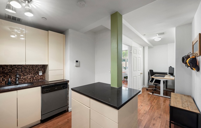 868 METROPOLITAN AVE