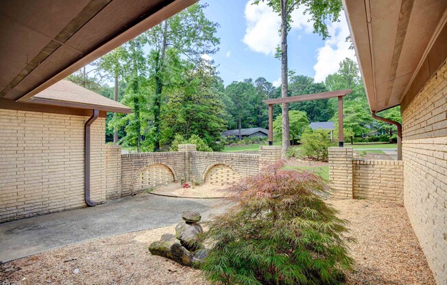 213 OAKMOUNT DR