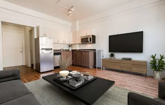 Studio, 1 bath, 240 sqft, $1,150, Unit 218